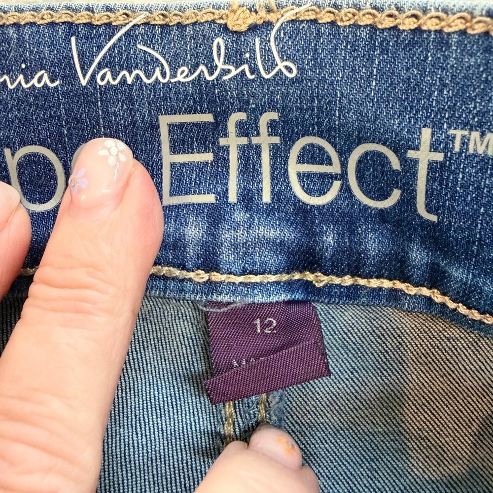 Gloria Vanderbilt Shape Effect High Rise Bermuda Shorts Size 12 Light Wash - Picture 3 of 11